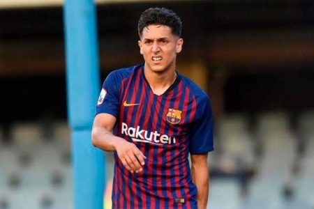 Vitória acerta contratação de atacante formado no Barcelona