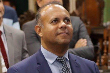 Líder do governo na Câmara critica criação de secretaria para Ponte Salvador-Itaparica Líder do governo na Câmara critica criação de secretaria para Ponte Salvador-Itaparica