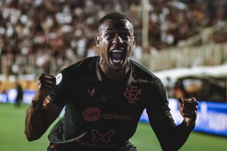 Dudu é regularizado e pode reestrear pelo Vitória