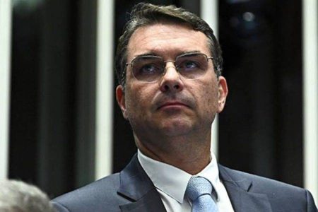 Flávio Bolsonaro critica STF e chama de “suprema perseguição” decisão que formou maioria contra o pai Flávio Bolsonaro critica STF e chama de “suprema perseguição” decisão que formou maioria contra o pai