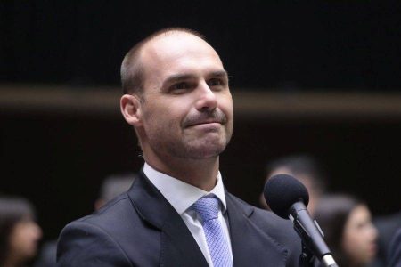 Moraes notifica Eduardo Bolsonaro sobre denúncia da PGR Moraes notifica Eduardo Bolsonaro sobre denúncia da PGR