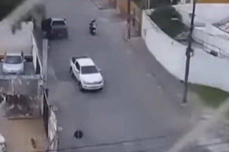 Delegada é sequestrada e tem carro roubado em Salvador Delegada é sequestrada e tem carro roubado em Salvador