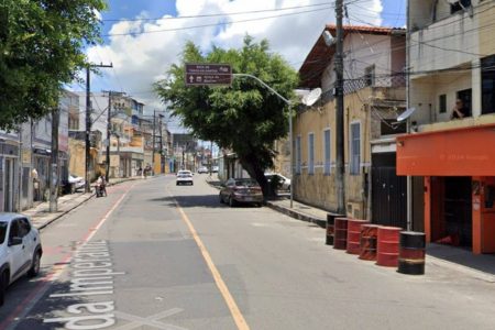 Idoso é agredido por adolescentes após reclamar de “trote da campainha” em Salvador