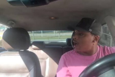 Passageiras deixam corrida por aplicativo sem pagar e momento é registrado em vídeo