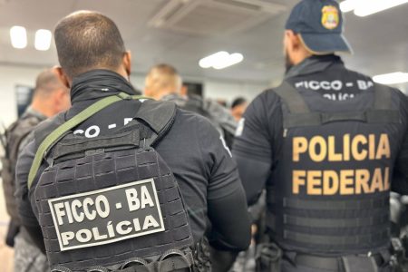 Motorista de aplicativo é ameaçado por dupla armada em Pirajá; vídeo registra ação Motorista de aplicativo é ameaçado por dupla armada em Pirajá; vídeo registra ação