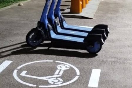 Salvador inicia implantação de demarcações físicas para patinetes elétricos na Barra Salvador inicia implantação de demarcações físicas para patinetes elétricos na Barra