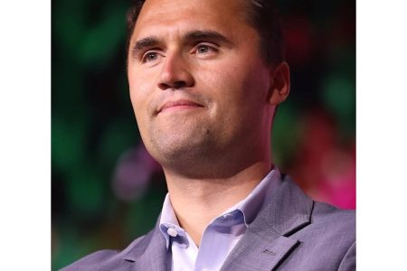 Charlie Kirk, aliado do presidente Trump, morre após ser baleado em universidade dos EUA Charlie Kirk, aliado do presidente Trump, morre após ser baleado em universidade dos EUA