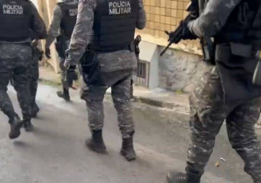 Adolescente feita refém por homem armado é liberada em Lauro de Freitas
