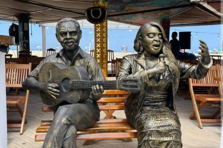 Estátua de Preta Gil ao lado de Gilberto Gil causa polêmica na internet