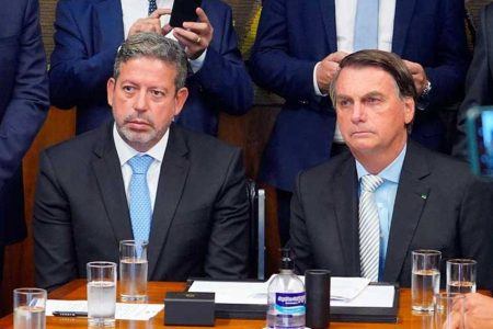 Bolsonaro solicita autorização ao STF para receber visita de Arthur Lira