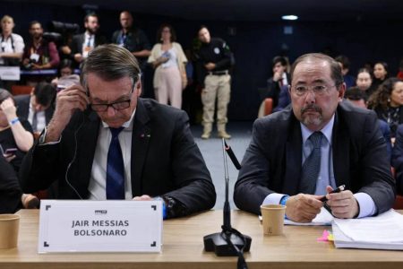 “Não há uma única prova que atrele o presidente”, diz defesa de Bolsonaro em julgamento