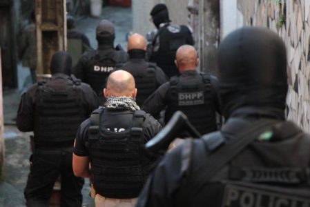 Bancada da Bala propõe bônus de até 150% para policiais por operações de combate ao crime
