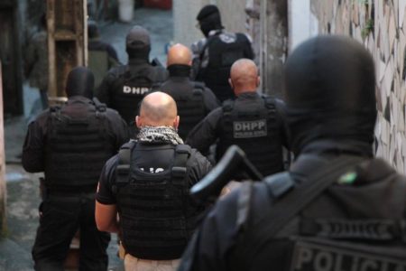 Bancada da Bala propõe bônus de até 150% para policiais por operações de combate ao crime Bancada da Bala propõe bônus de até 150% para policiais por operações de combate ao crime