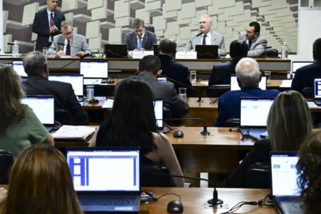 Comissão do Senado aprova isenção do Imposto de Renda para quem ganha até R$ 5 mil
