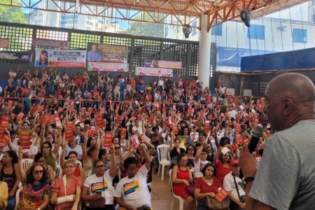 Após Muniz não votar aumento, professores discutem greve em Salvador Após Muniz não votar aumento, professores discutem greve em Salvador