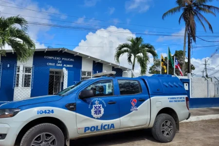 Homens são presos suspeitos de matar idoso para roubar aposentadoria na Bahia Homens são presos suspeitos de matar idoso para roubar aposentadoria na Bahia