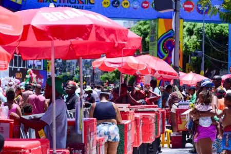 Cadastramento de ambulantes para festas populares de Salvador começa na terça-feira (16) Cadastramento de ambulantes para festas populares de Salvador começa na terça-feira (16)