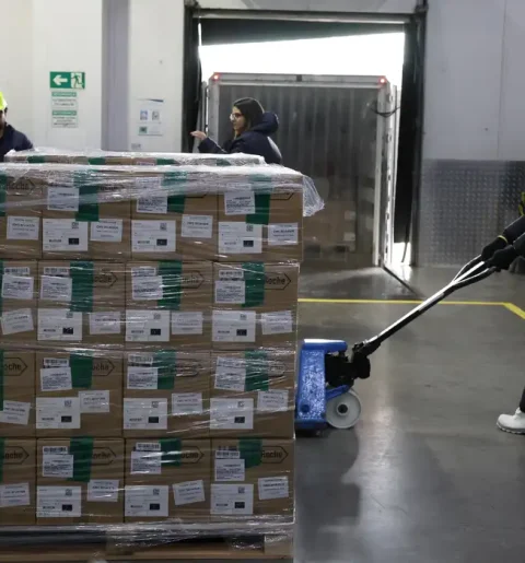 Brasil recebe lote de medicamento para tratar câncer de mama no SUS