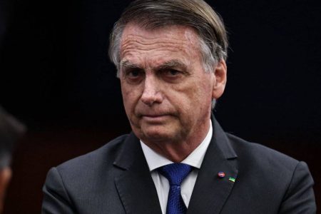 Defesa de Bolsonaro solicita a Moraes autorização para contato telefônico com advogados Defesa de Bolsonaro solicita a Moraes autorização para contato telefônico com advogados