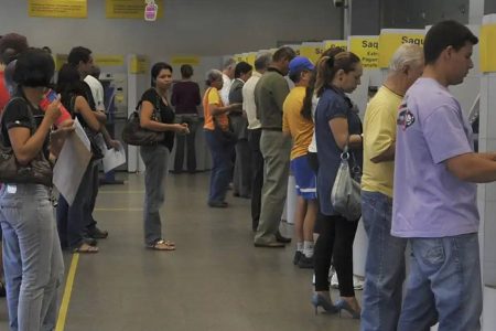 Idoso de 70 anos é enganado e sofre golpe após pedir ajuda em banco