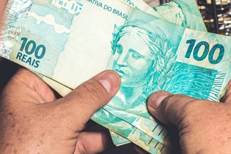 Governo pede devolução de auxílio emergencial recebido de forma indevida por mais de 177 mil famílias Governo pede devolução de auxílio emergencial recebido de forma indevida por mais de 177 mil famílias