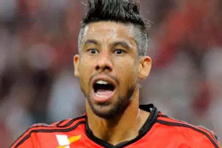 Léo Moura é investigado pela Polícia Civil do Rio em operação contra site de apostas ilegais