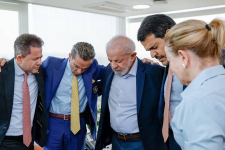 Lula se reúne com favorito para o STF e líderes evangélicos no Planalto