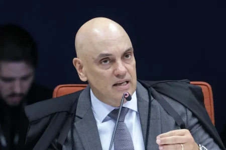 Moraes proíbe visita de presidente do PL a Bolsonaro Moraes proíbe visita de presidente do PL a Bolsonaro