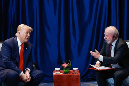 “Trump quer vir ao Brasil”, diz chanceler após encontro com Lula na Malásia “Trump quer vir ao Brasil”, diz chanceler após encontro com Lula na Malásia