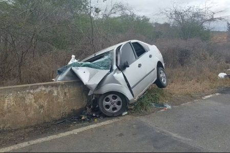 Quatro pessoas da mesma família morrem em acidente de carro na Bahia
