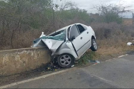 Quatro pessoas da mesma família morrem em acidente de carro na Bahia Quatro pessoas da mesma família morrem em acidente de carro na Bahia