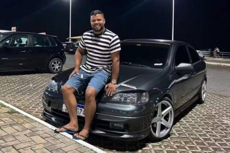 Mecânico é morto a tiros no carro durante tentativa de assalto em Itapuã
