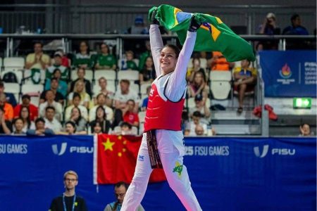 Brasileira vence mundial de taekwondo e conquista medalha de ouro para o Brasil após 20 anos Brasileira vence mundial de taekwondo e conquista medalha de ouro para o Brasil após 20 anos