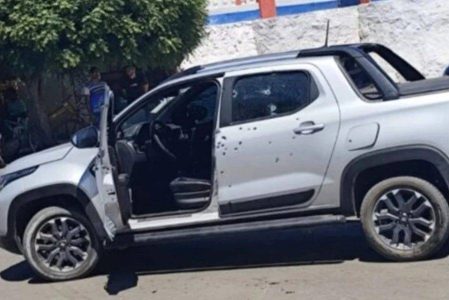 Bebê e dois adultos são baleados dentro de carro em Ibotirama, na Bahia