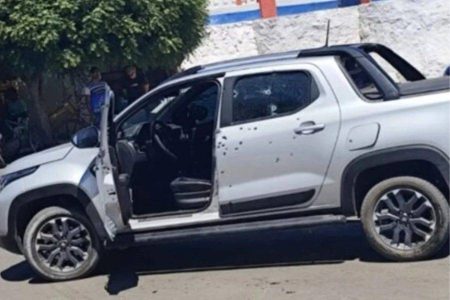 Bebê e dois adultos são baleados dentro de carro em Ibotirama, na Bahia Bebê e dois adultos são baleados dentro de carro em Ibotirama, na Bahia