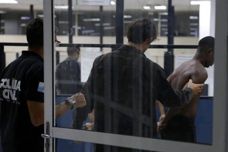 Rui Costa e Lewandowski marcam reunião de emergência com Castro após operação mais letal do Rio Rui Costa e Lewandowski marcam reunião de emergência com Castro após operação mais letal do Rio