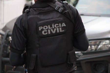 Homem é atacado e morto a pauladas durante caminhada com a namorada no Imbuí Homem é atacado e morto a pauladas durante caminhada com a namorada no Imbuí