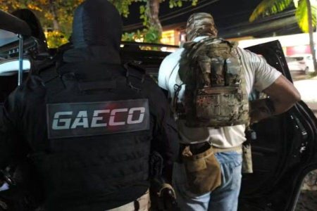 Sexto suspeito de esquema ligado ao PCC é preso na Bahia em operação que mira líder da facção Sexto suspeito de esquema ligado ao PCC é preso na Bahia em operação que mira líder da facção