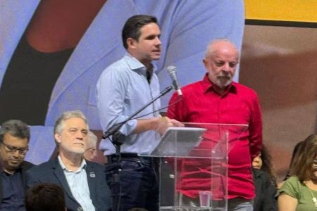 Hugo Motta é vaiado por professores durante evento no Rio
