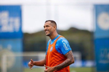 Zagueiro do Bahia treina e pode enfrentar o Flamengo Zagueiro do Bahia treina e pode enfrentar o Flamengo