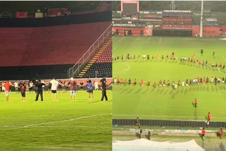 Crianças oram no campo do Barradão após treino aberto do Vitória antes do Ba-Vi