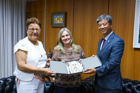 Ivana Bastos recebe embaixador da Coreia do Sul e reforça parceria internacional da Bahia
