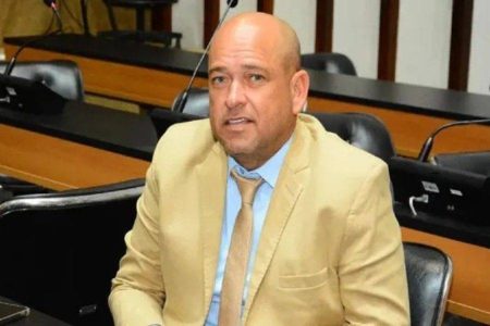 Alba anuncia que acionará Conselho de Ética após operação da PF contra deputado Binho Galinha Alba anuncia que acionará Conselho de Ética após operação da PF contra deputado Binho Galinha