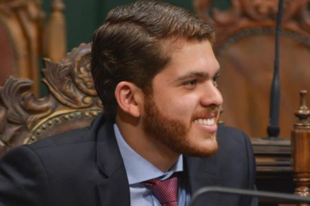 Vereador propõe app para aproximar escolas municipais das famílias em Salvador Vereador propõe app para aproximar escolas municipais das famílias em Salvador