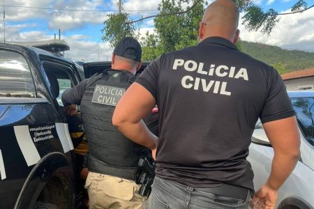 Dupla foragida por homicídios e tráfico em Xique-Xique é presa no Distrito Federal Dupla foragida por homicídios e tráfico em Xique-Xique é presa no Distrito Federal