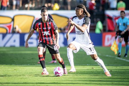 Vitória leva gol no fim e adia saída da zona de rebaixamento Vitória leva gol no fim e adia saída da zona de rebaixamento