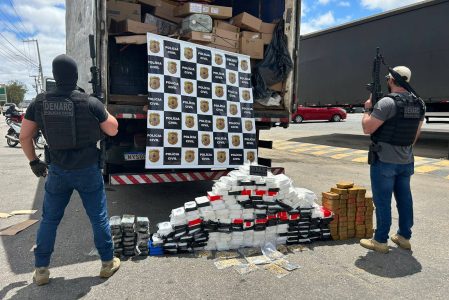 Polícia Civil intercepta caminhão e apreende R$ 10 milhões em cocaína em Vitória da Conquista