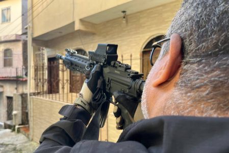 Operação Brilho do Amanhã prende homem com material pornográfico de adolescentes em Salvador