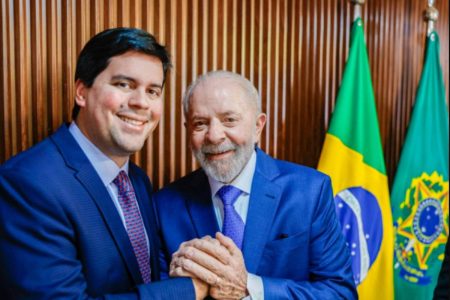 Lula critica ameaça de expulsão de ministros e defende permanência no governo
