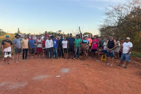 Moradores bloqueiam estrada em Belmonte após governo Jerônimo descumprir promessa